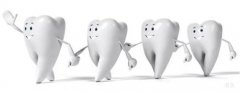 固齿的方法：排便时紧咬牙关，使牙根更加牢固